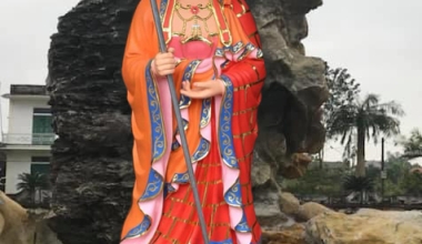 MÃN NHÃN TRƯỚC VẺ ĐẸP THẦN THÁI CỦA TƯỢNG ĐỊA TẠNG BỒ TÁT ĐỨNG